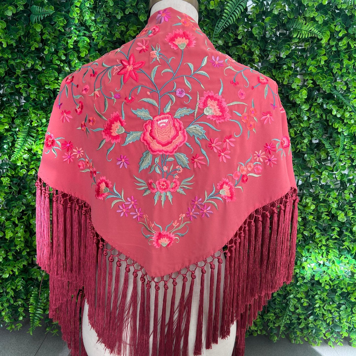 Mantón Claveles rosa maquillaje