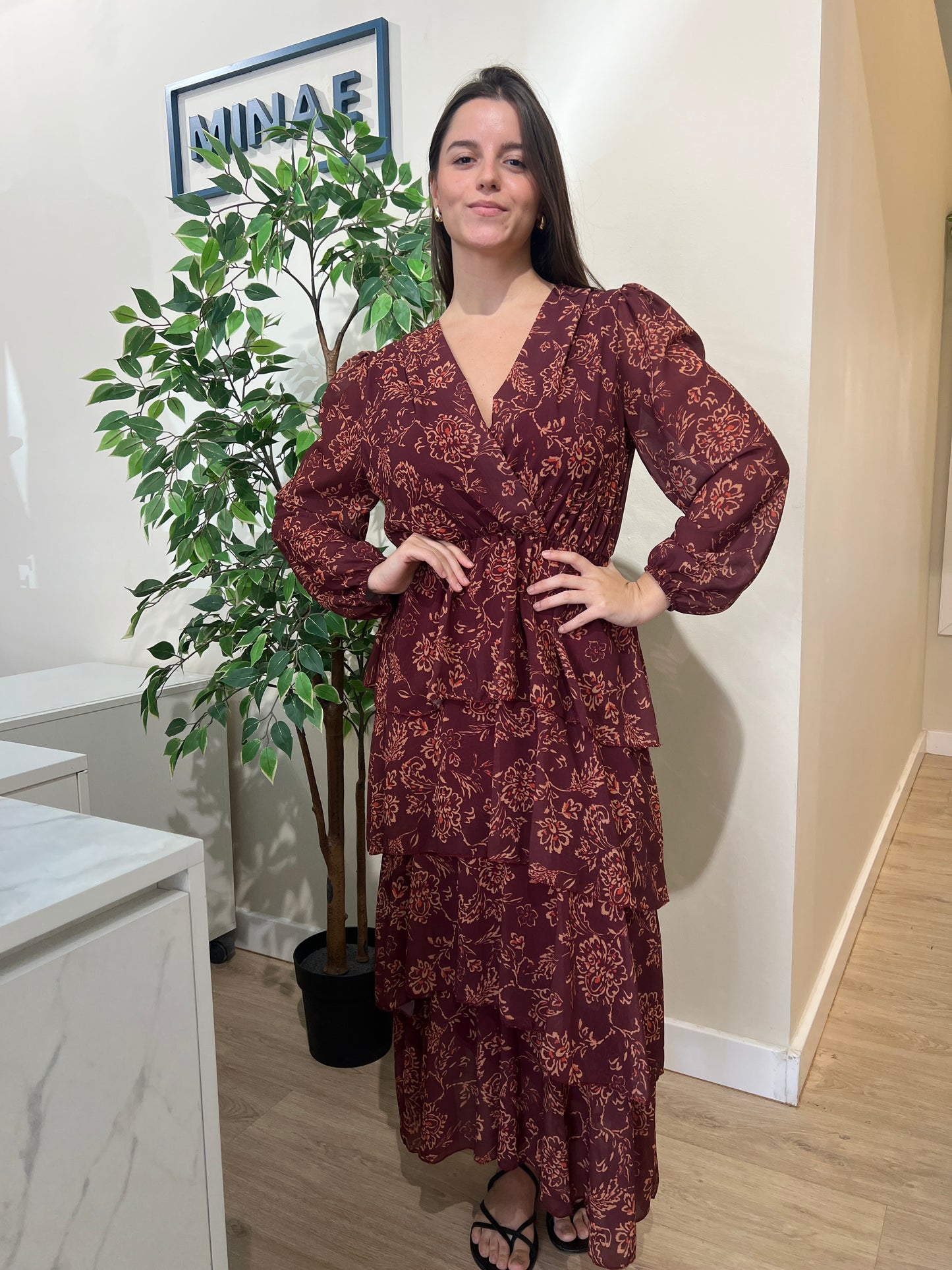 Vestido volantes granate