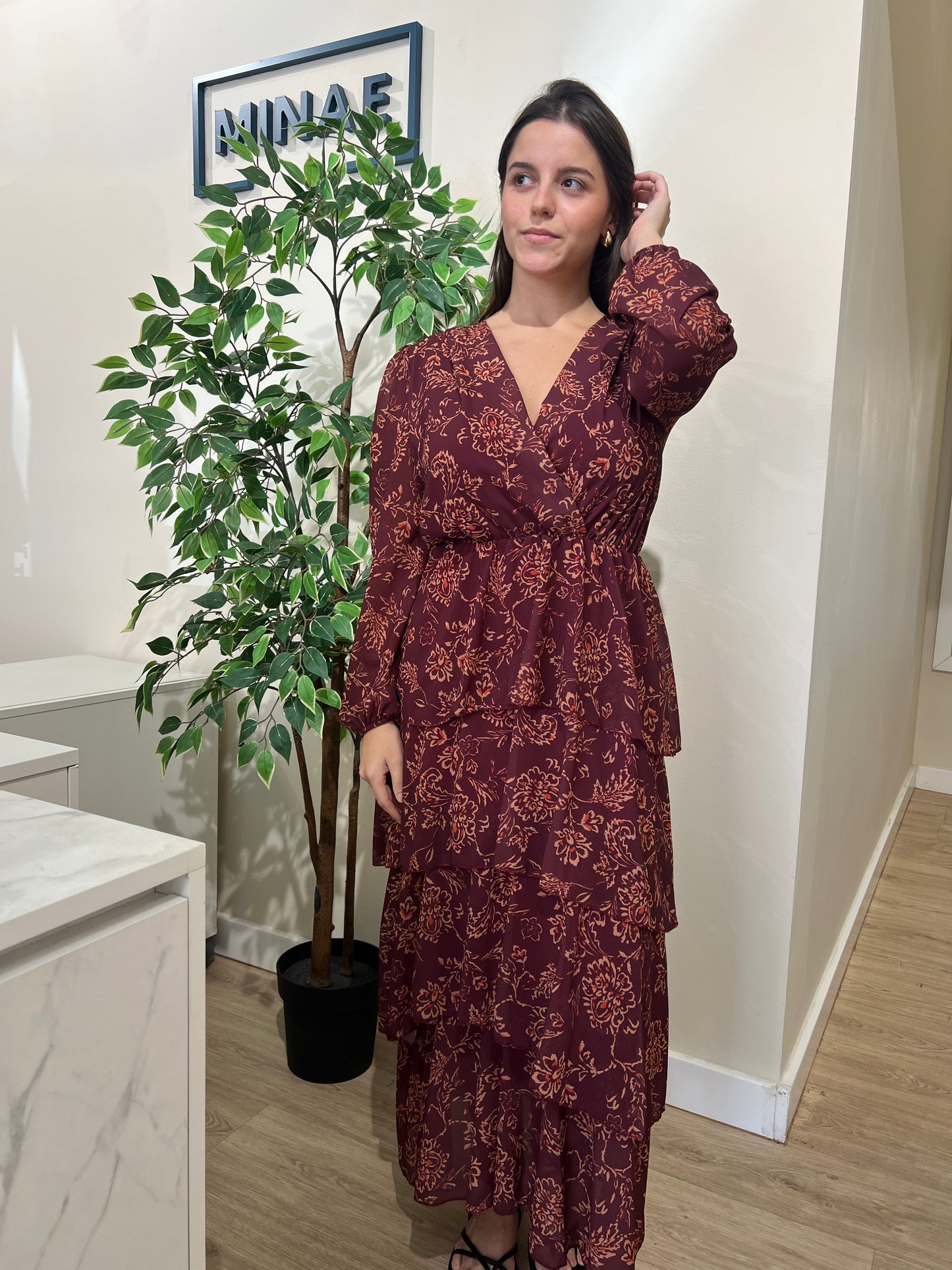 Vestido volantes granate