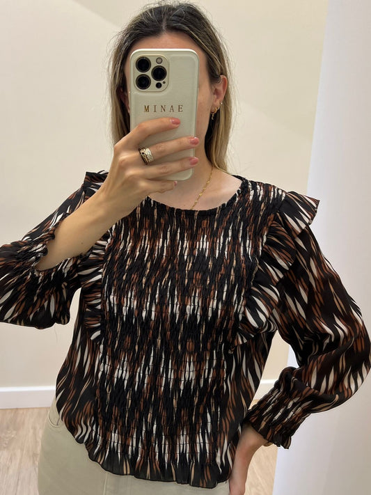 Blusa negra nido de abeja