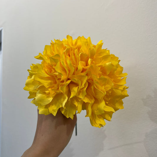 Dalia amarilla