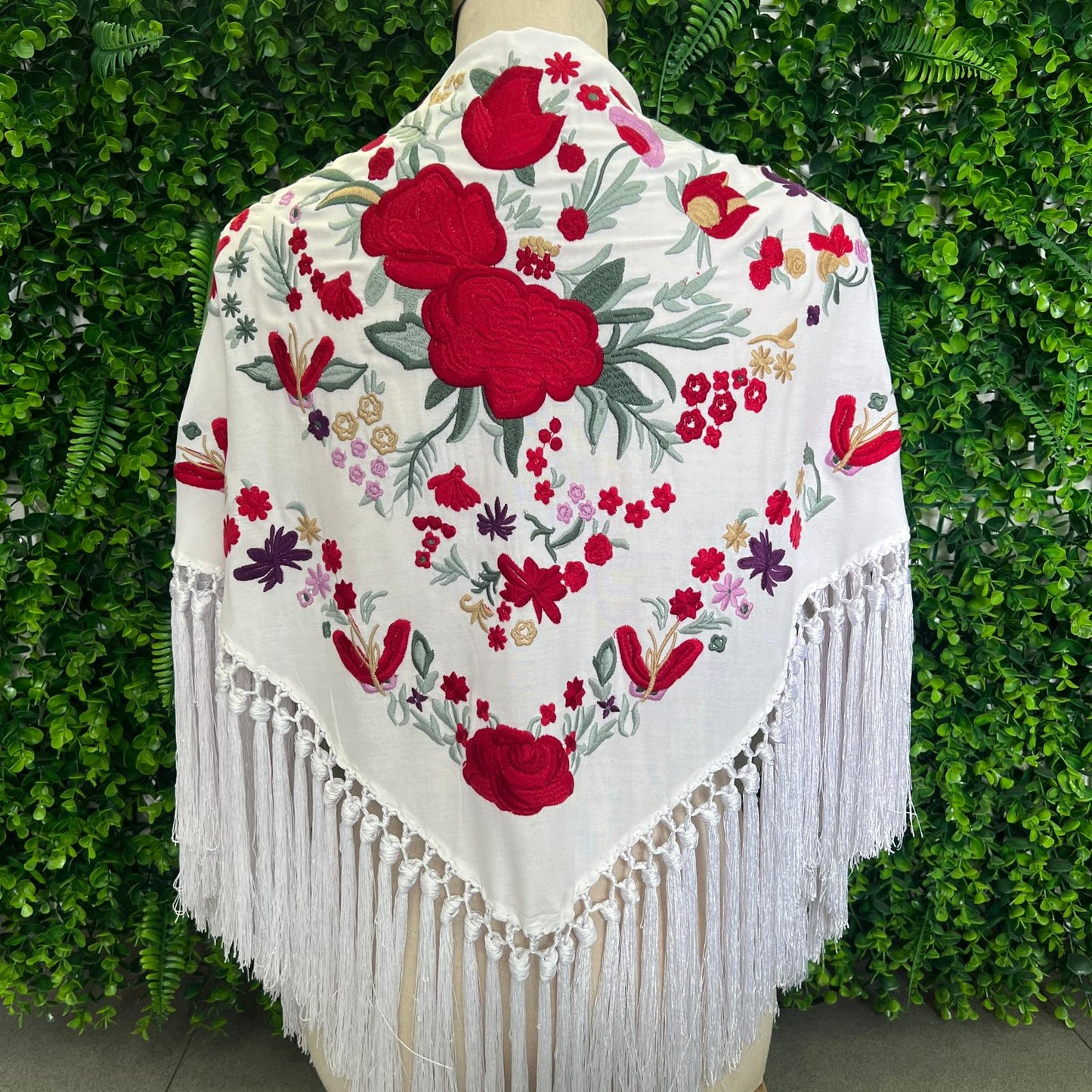 Mantón Cantiña blanco con rojo